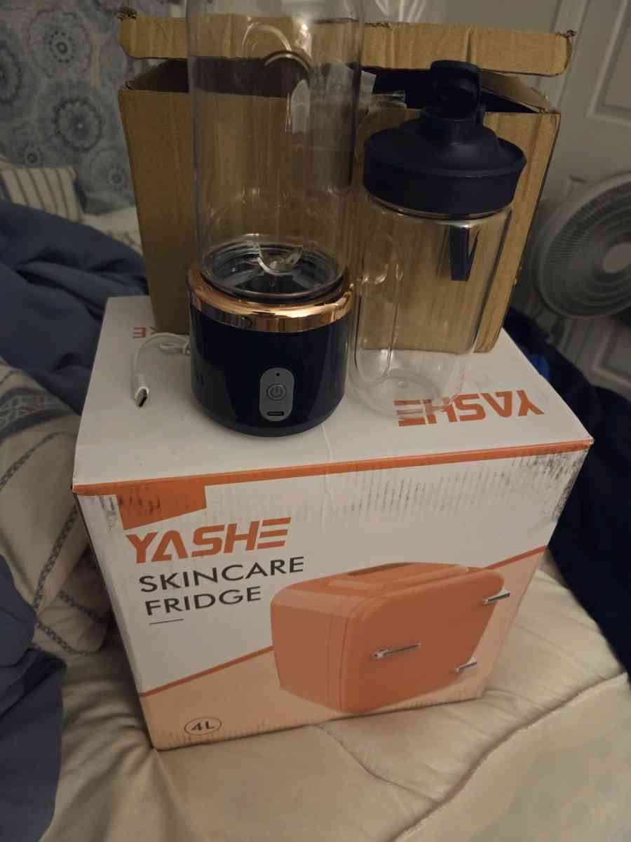 brand new mini fridge and juicer you  get both