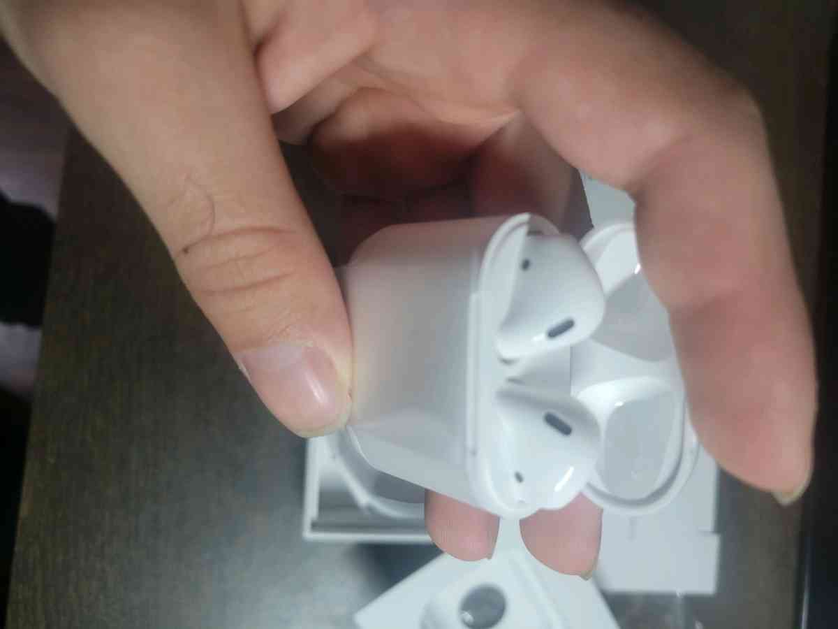 airpod earbuds