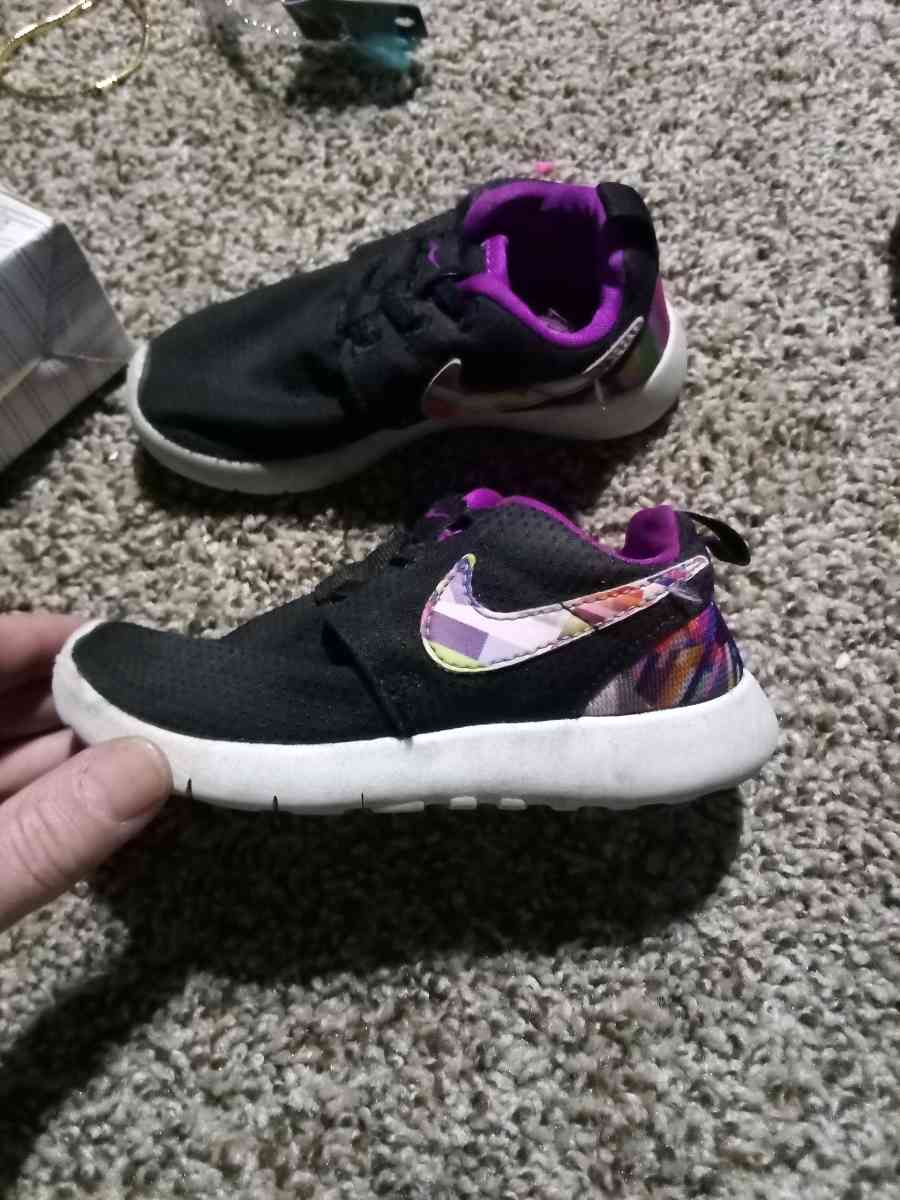 girls Nikes small