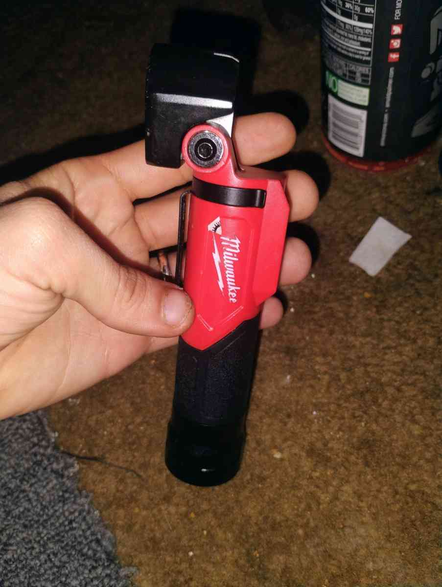 Milwaukee magnetic flashlight