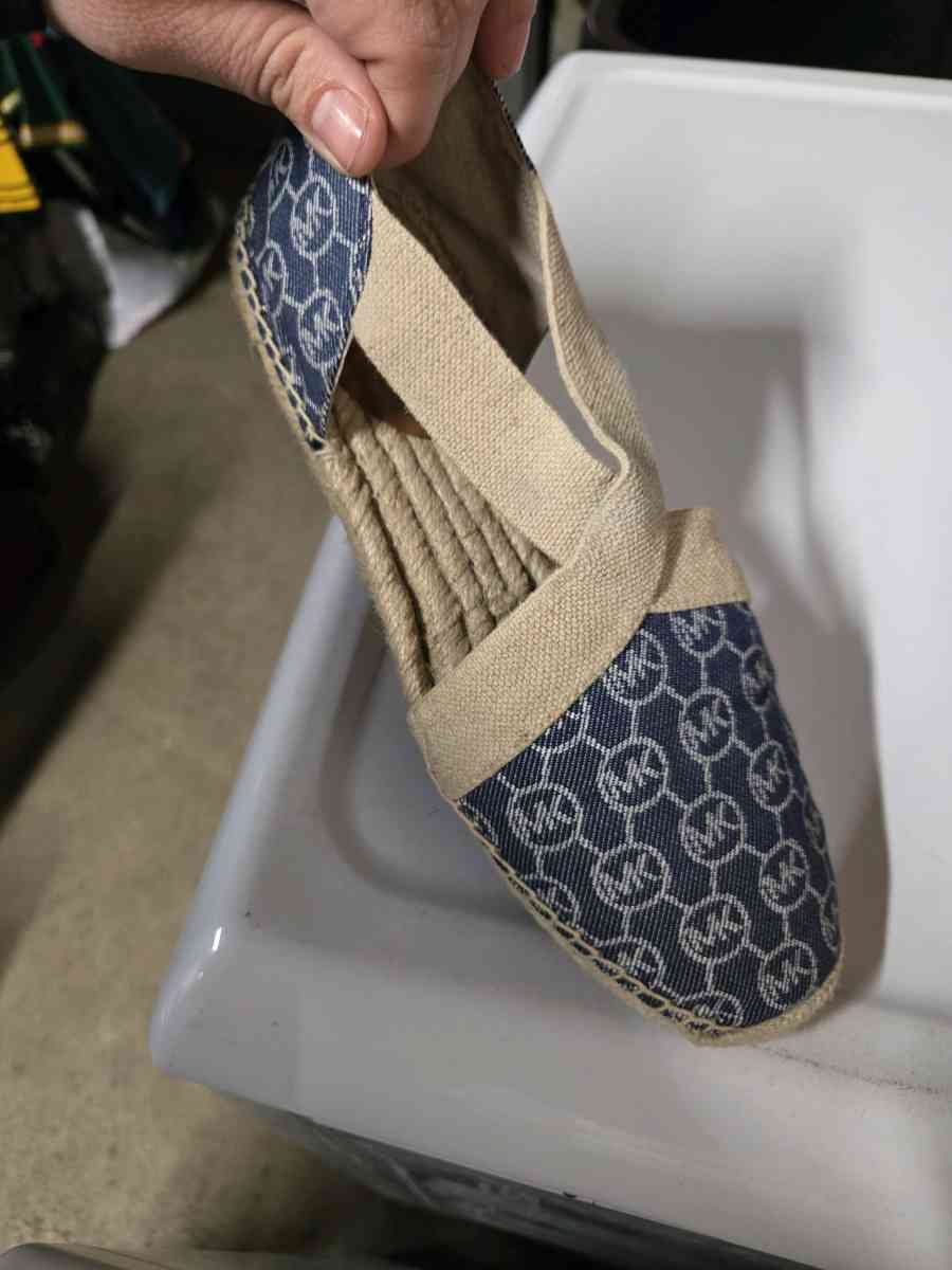 womens like new sandals size 9 no flaws perfect see all pics