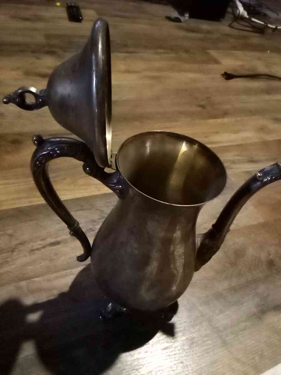 silver tea pot