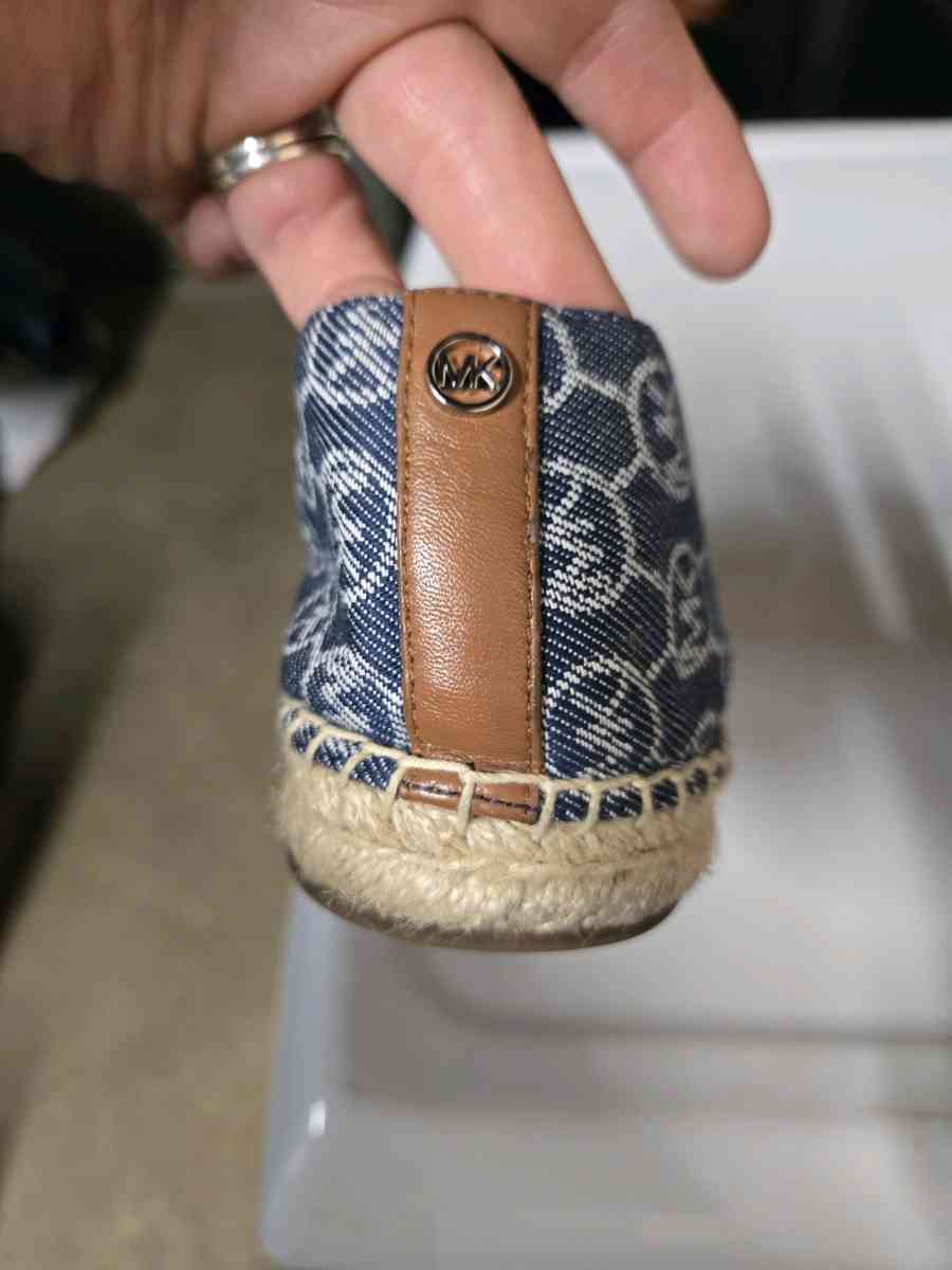 womens like new sandals size 9 no flaws perfect see all pics