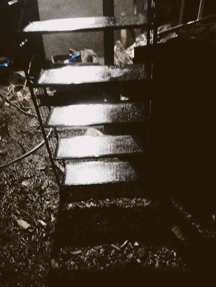 Metal shelf bookcase