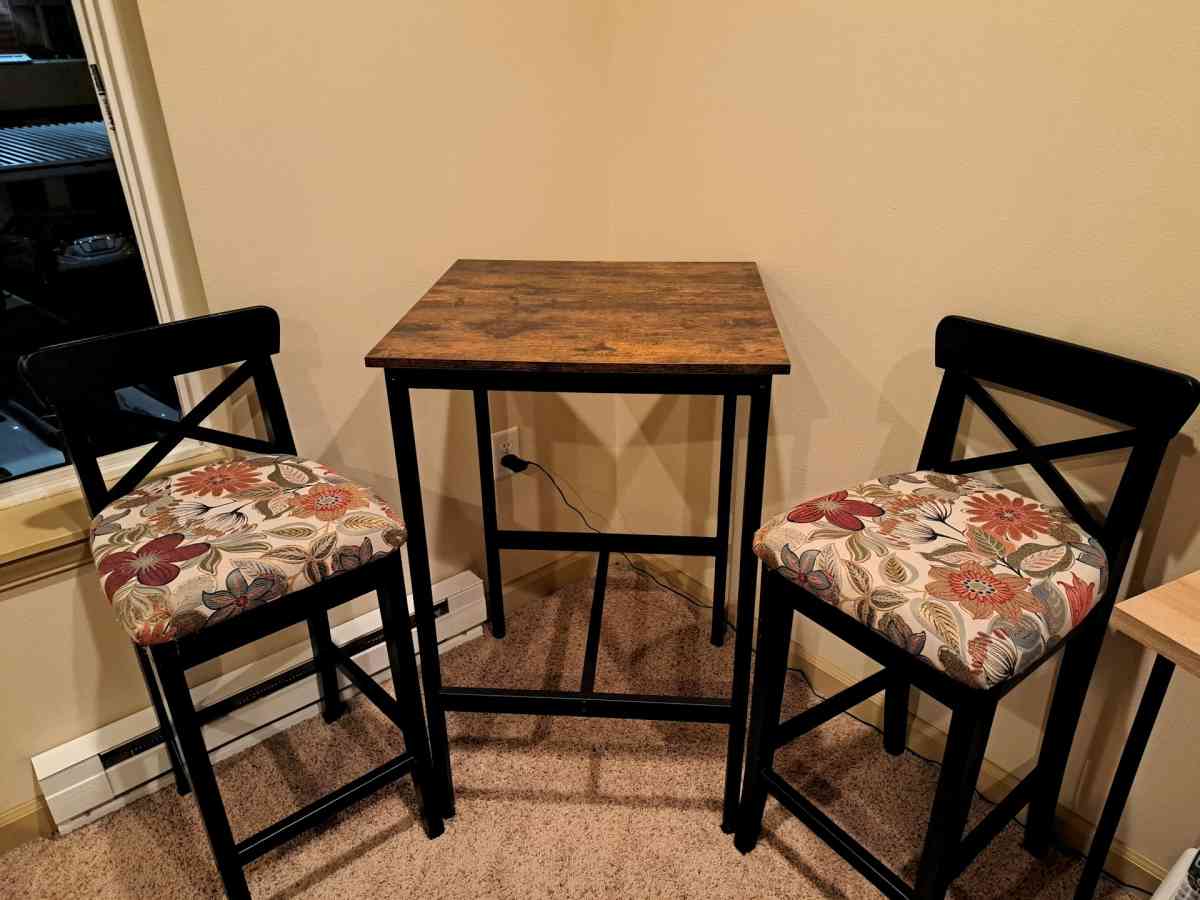 beautiful furniture and wall art