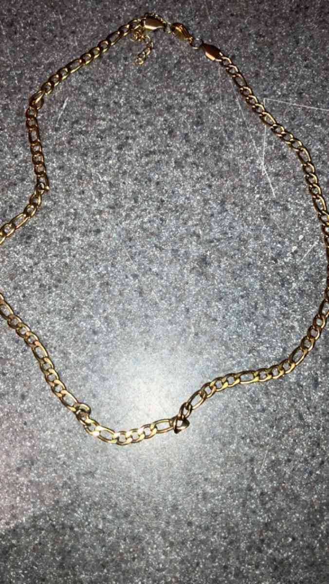 Elegant Gold Chain Necklace