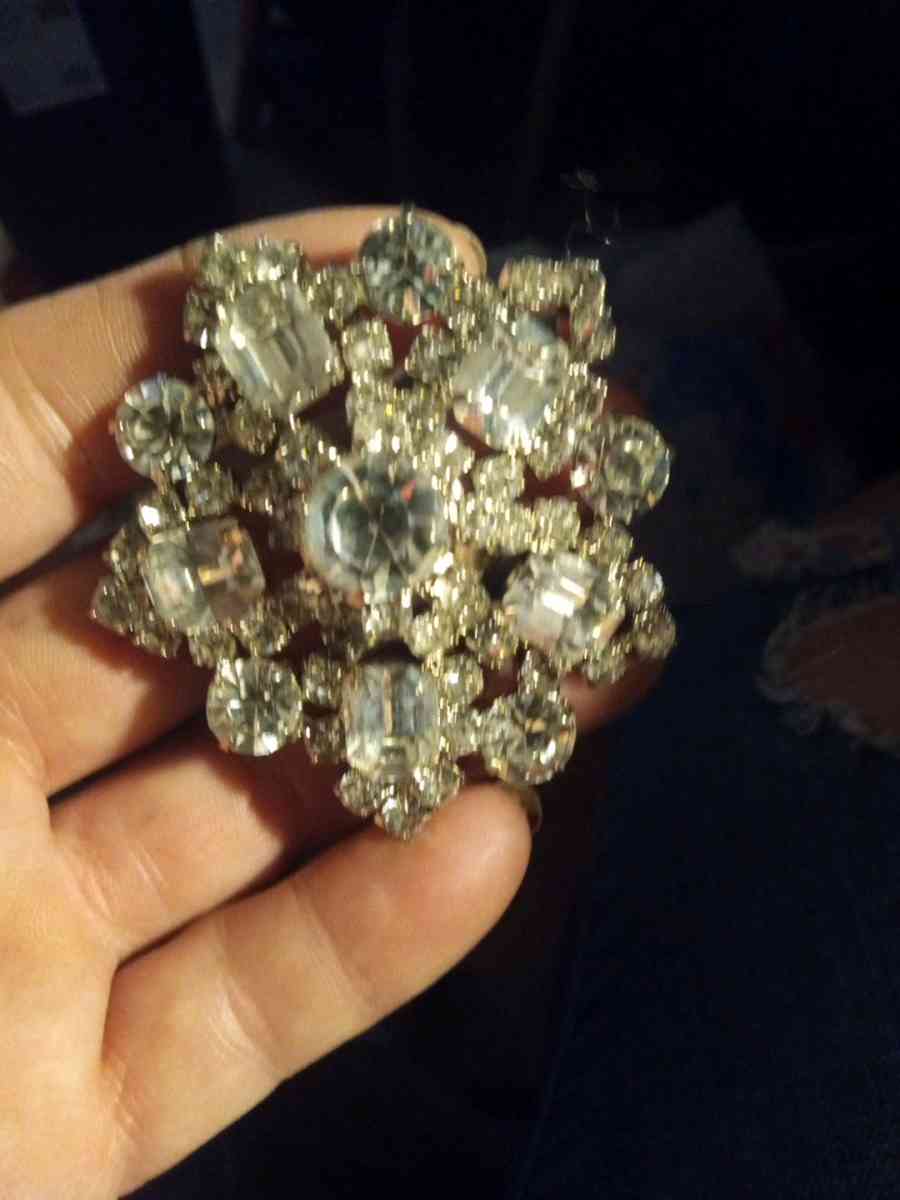 Beautiful LG Antique  Brooch