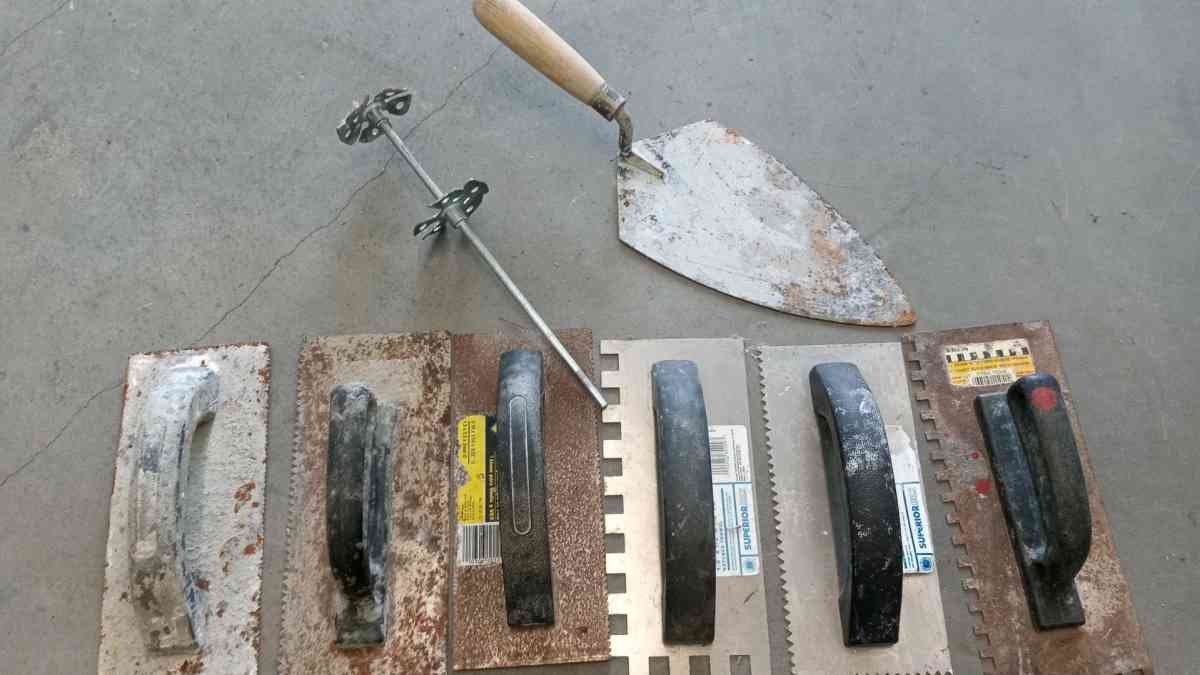 the sheel vinyl notched trowel plastic metal