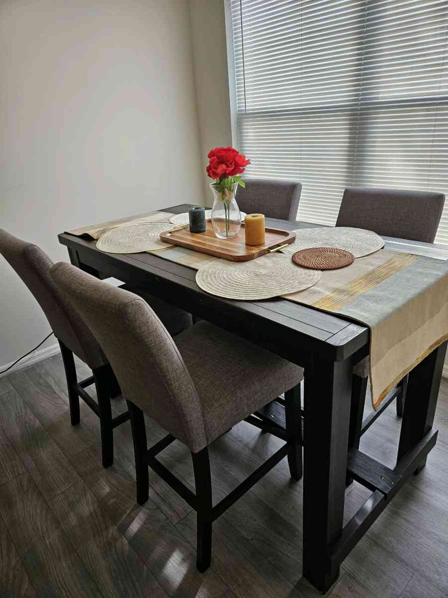 Dinning Table