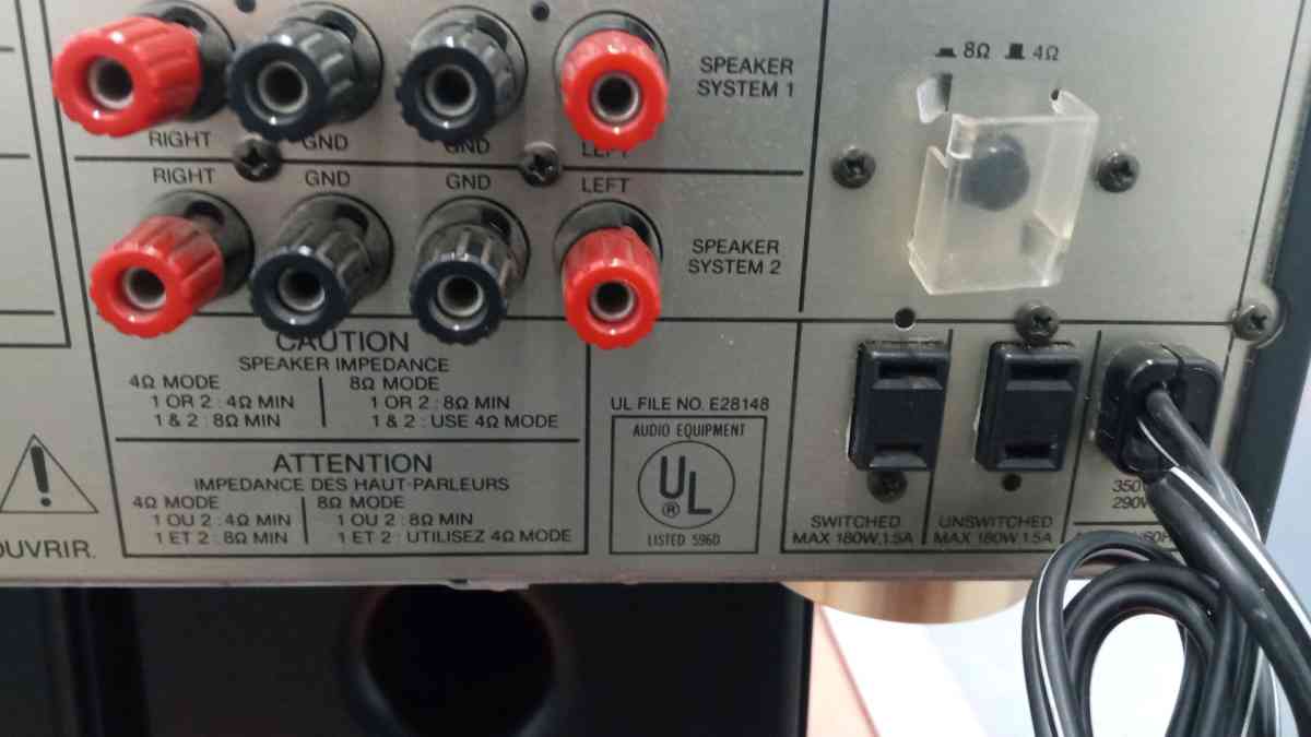 the stereo receiver Harman kardon  speaker