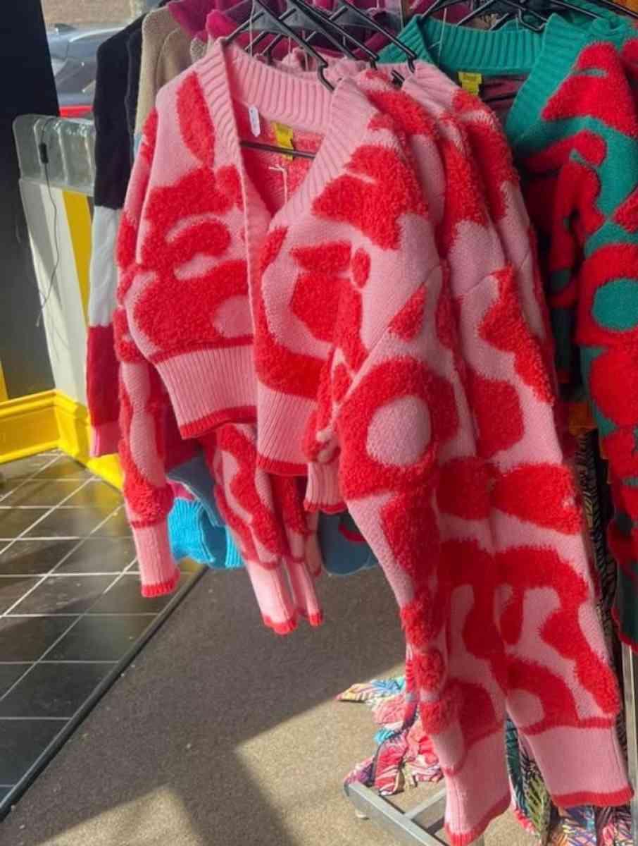 new woman Valentines Day top size medium