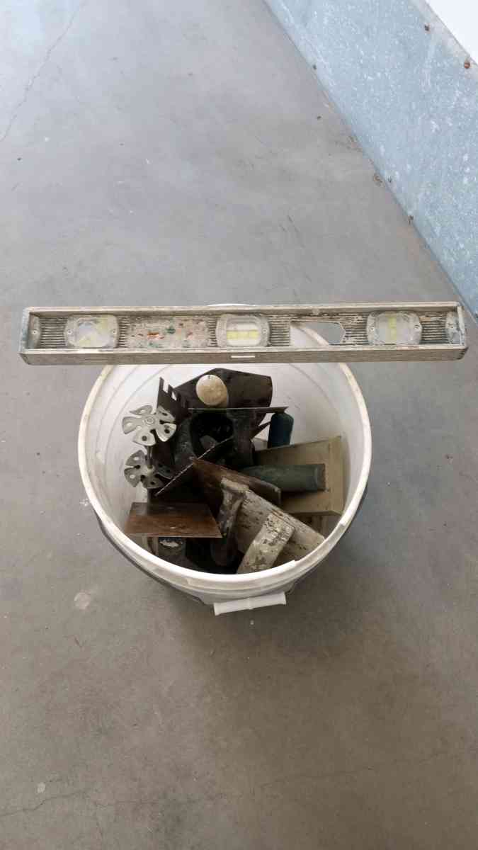 the sheel vinyl notched trowel plastic metal