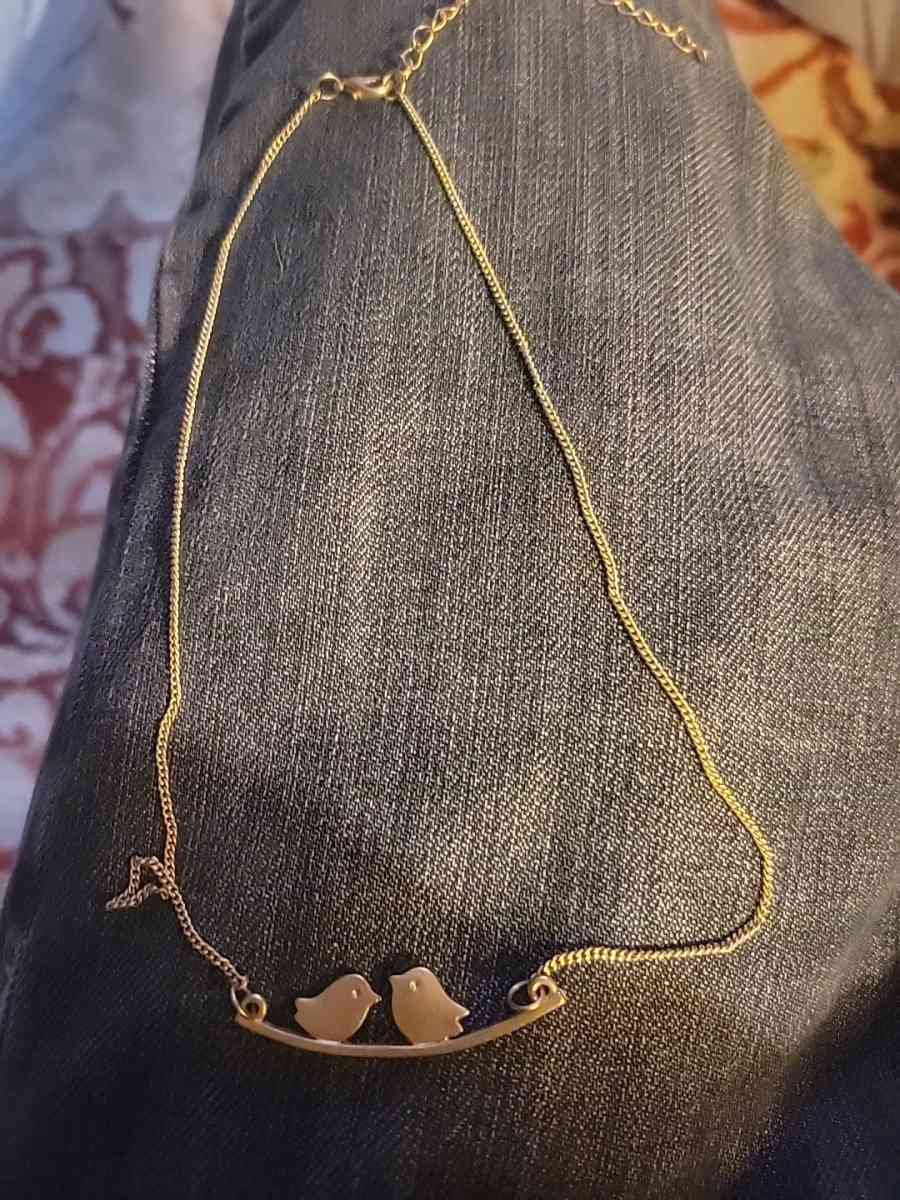 kissing bird necklace