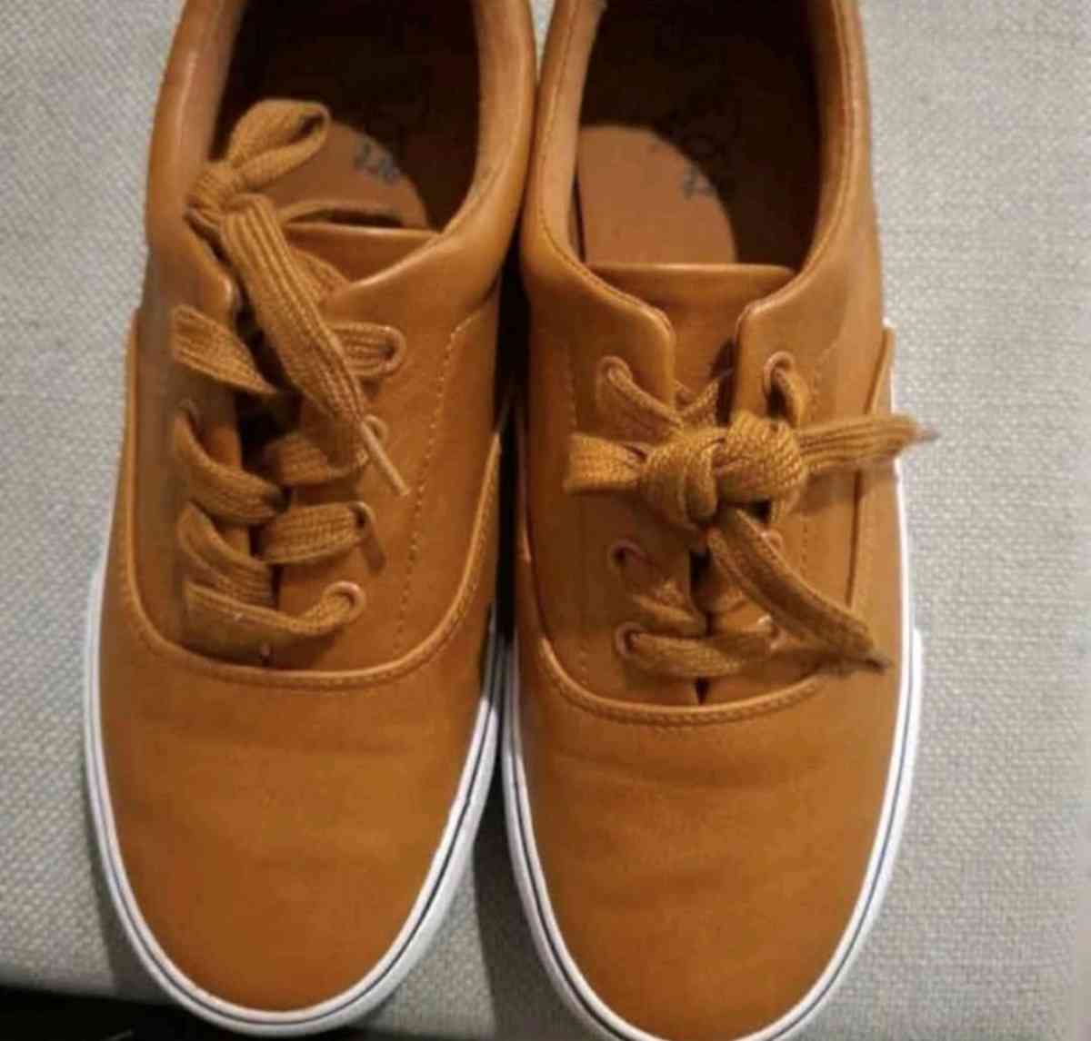 Size 6  Art Class Boys Cognac