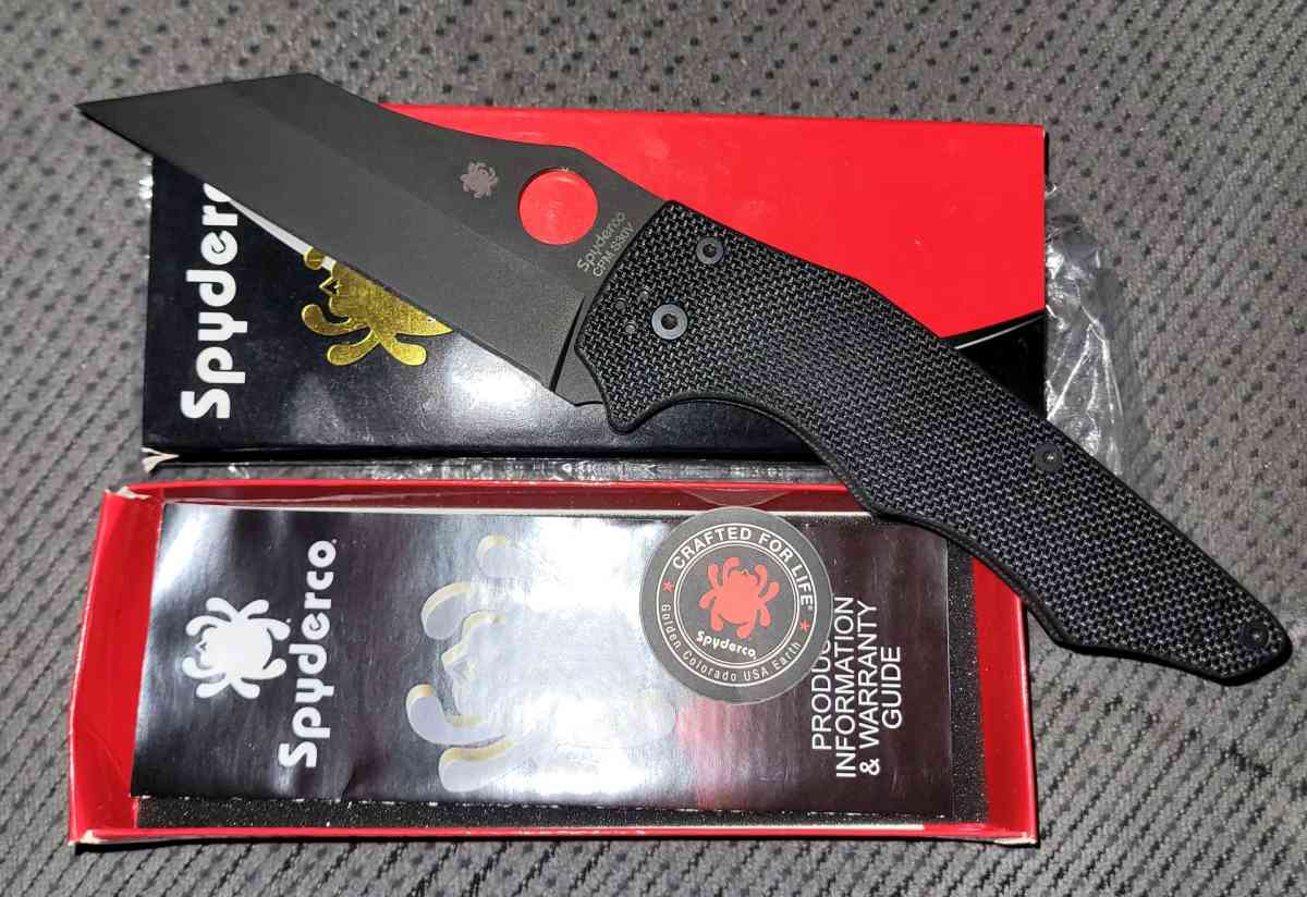 SPYDERCO POCKET KNIFE