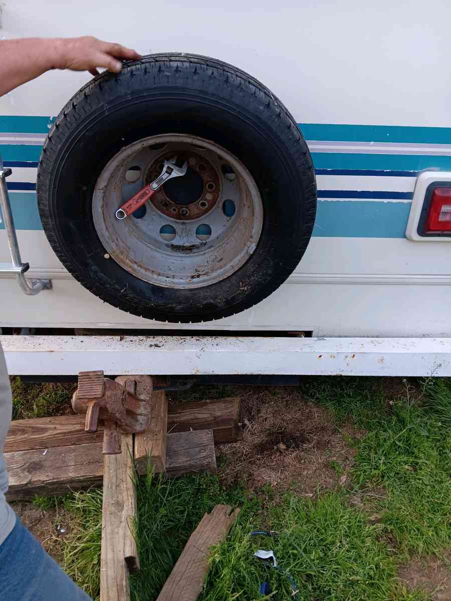 LT 225 75 R16 10 ply load range E