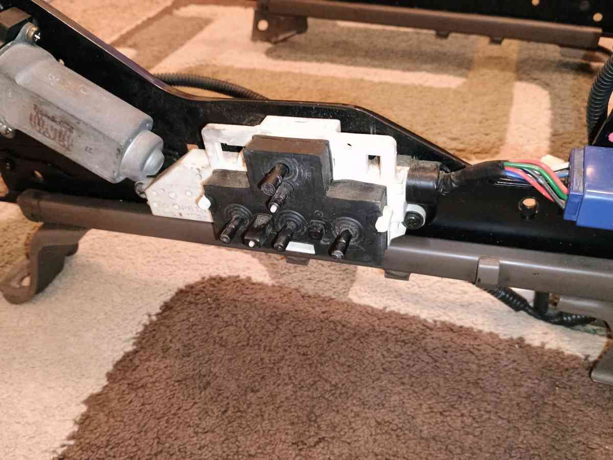 4 runner seat track passenger side