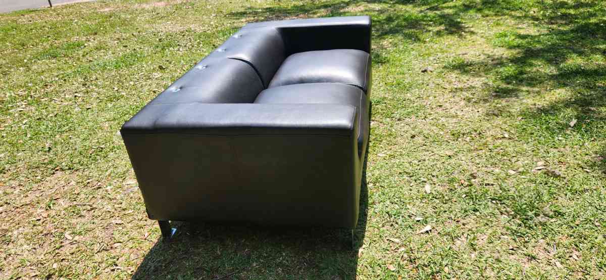 Black modern style leather couch very comfy cushions attache