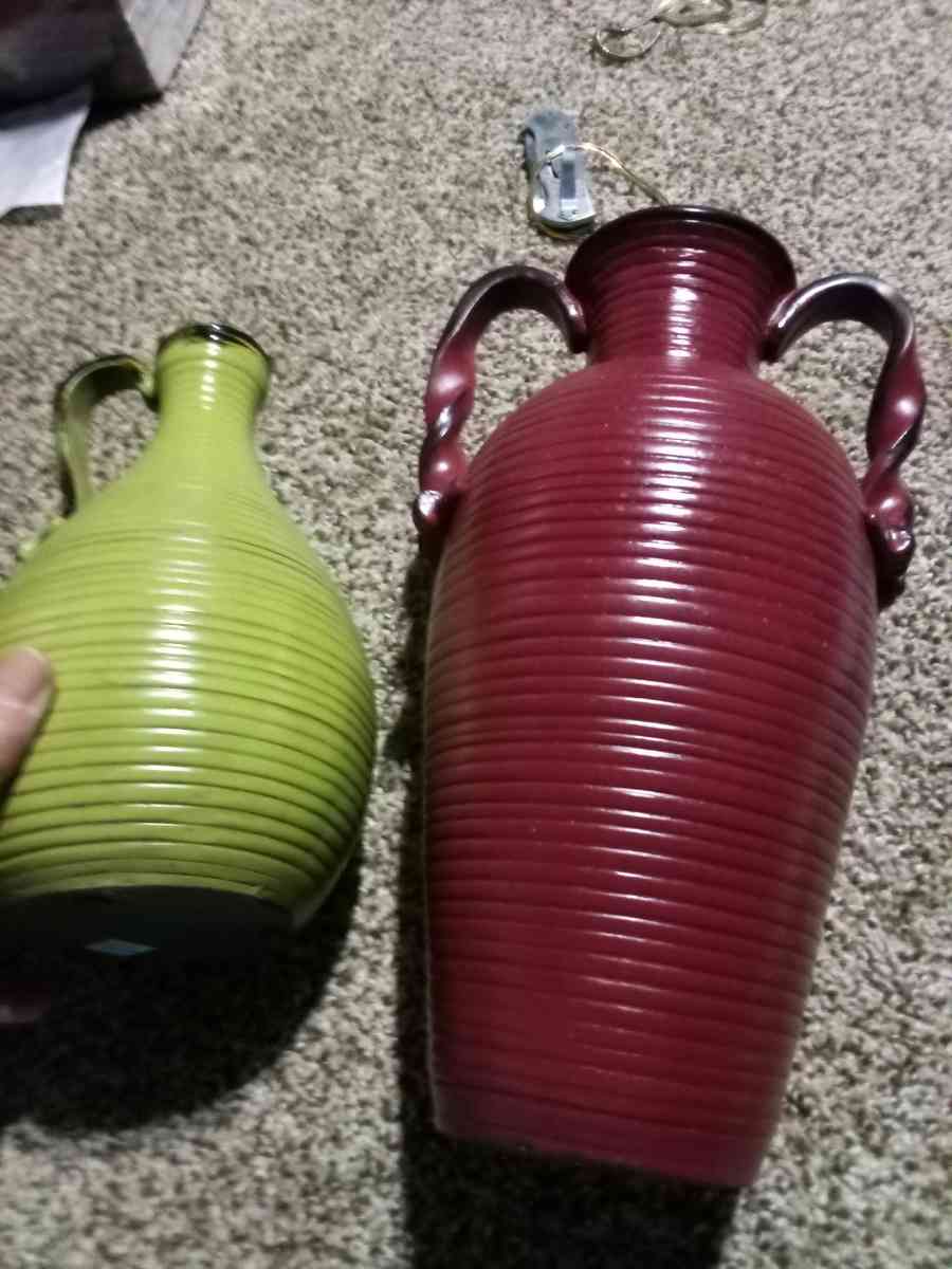 2 vases