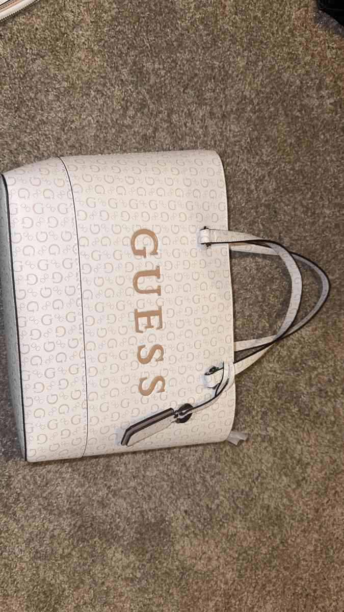GUESS WALLET AND PURSE SET