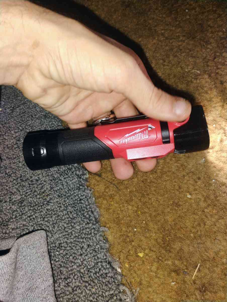 Milwaukee magnetic flashlight