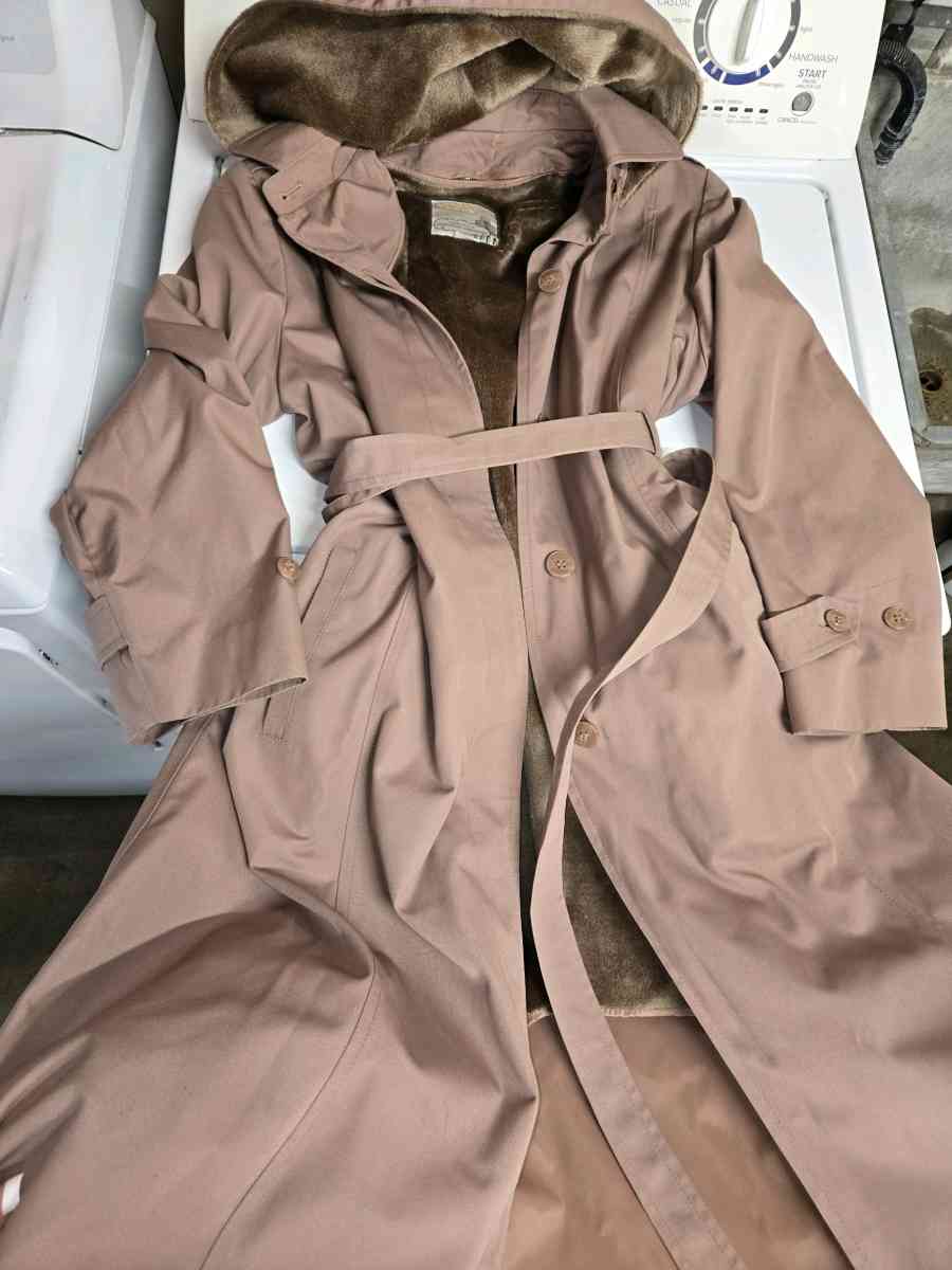 WOMENS  vintage LONG JACKET like new no flaws size med