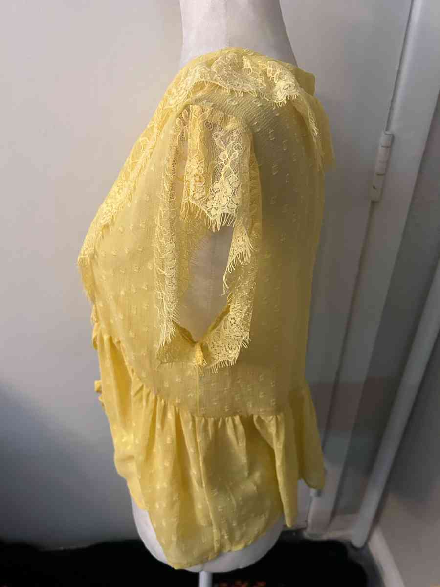 Zara Yellow Polka Dot Ruffle Lace Short Sleeve Blouse Size S