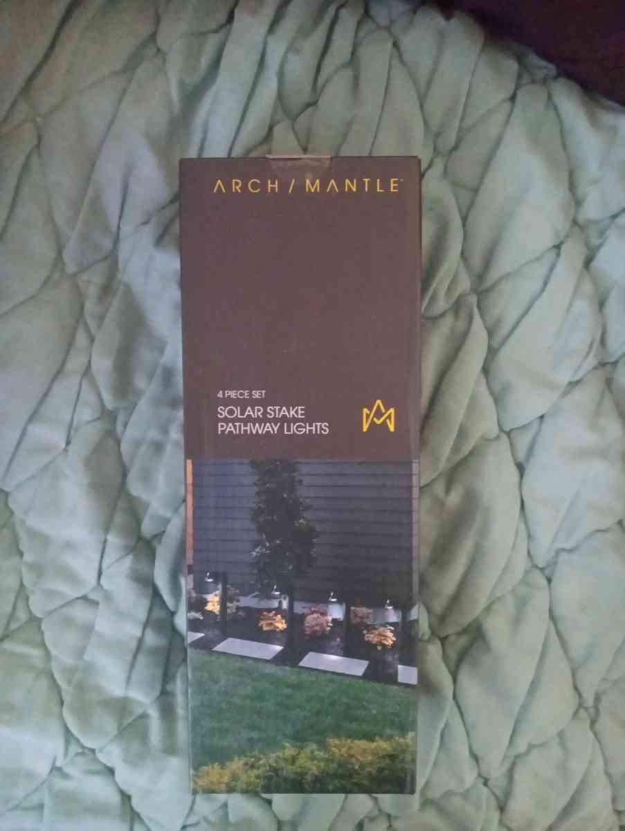 Arch Mantle pathway solar lights four lights