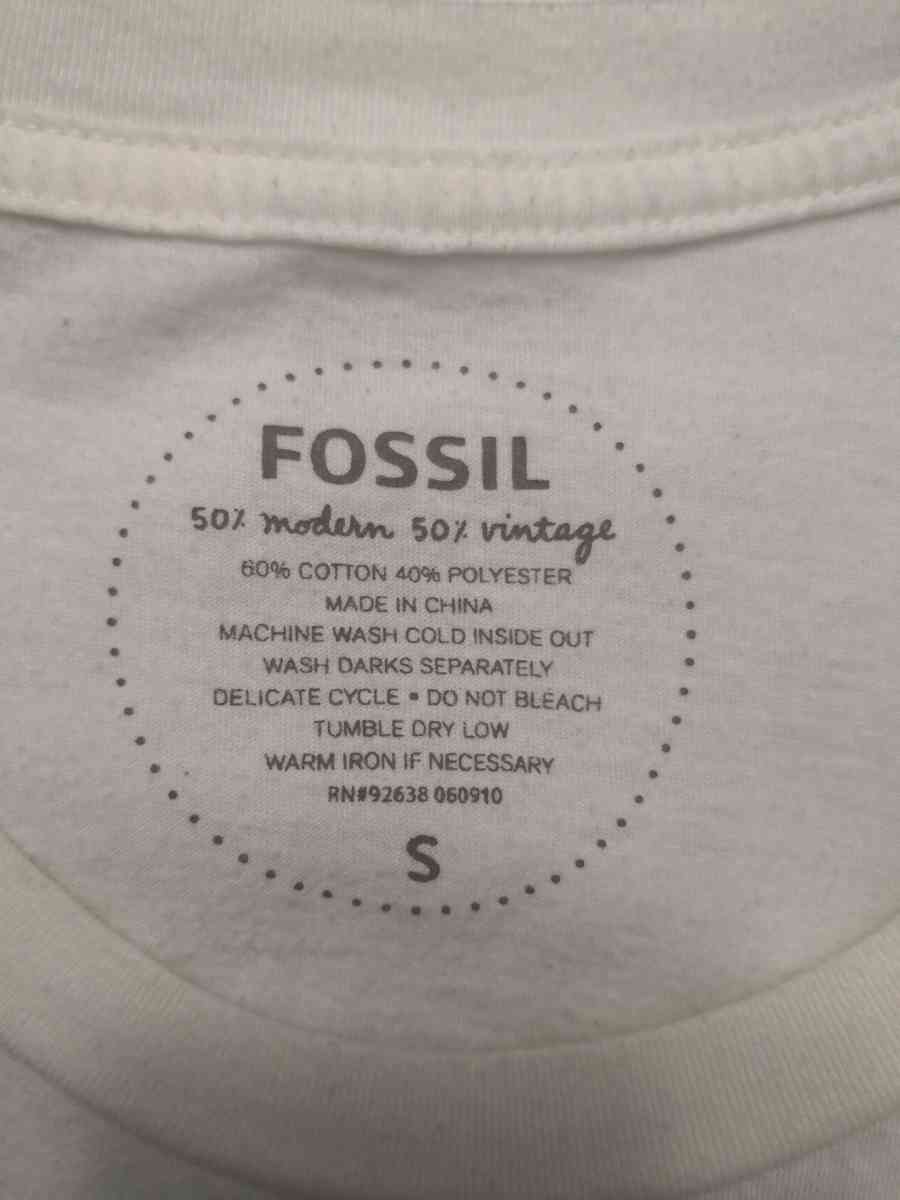 Fossil Embroidered Peacock Vintage Style Tee Size S