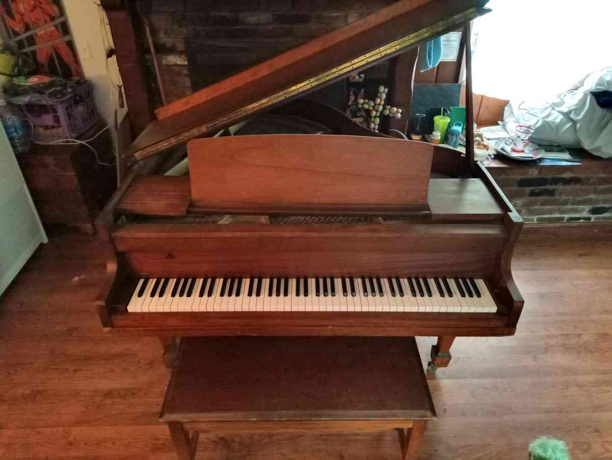 BABY GRAND PIANO