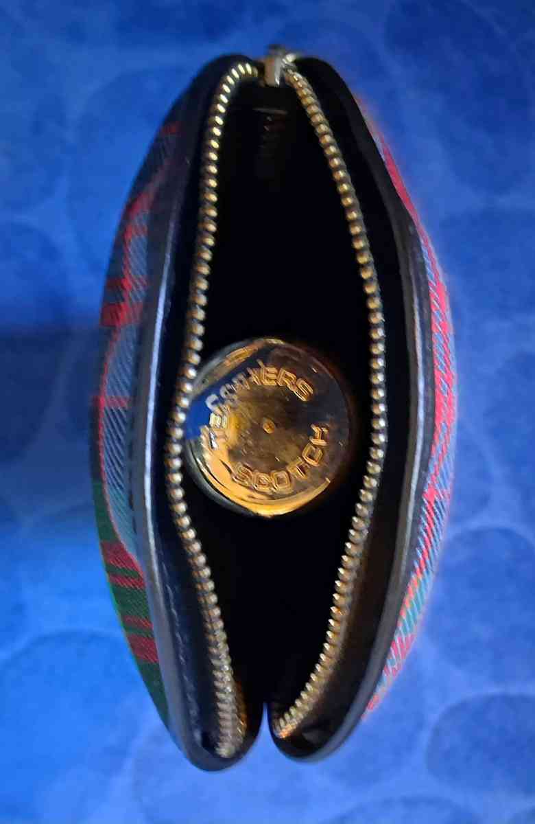 TEACHERS SCOTCH LIQUOR TARTAN BAG WITH GLASS SCOTCH BOTTLE