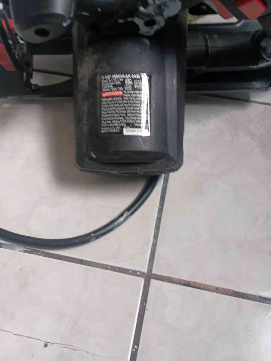 DRILL MASTER 10 Amp 714 in Circular Saw