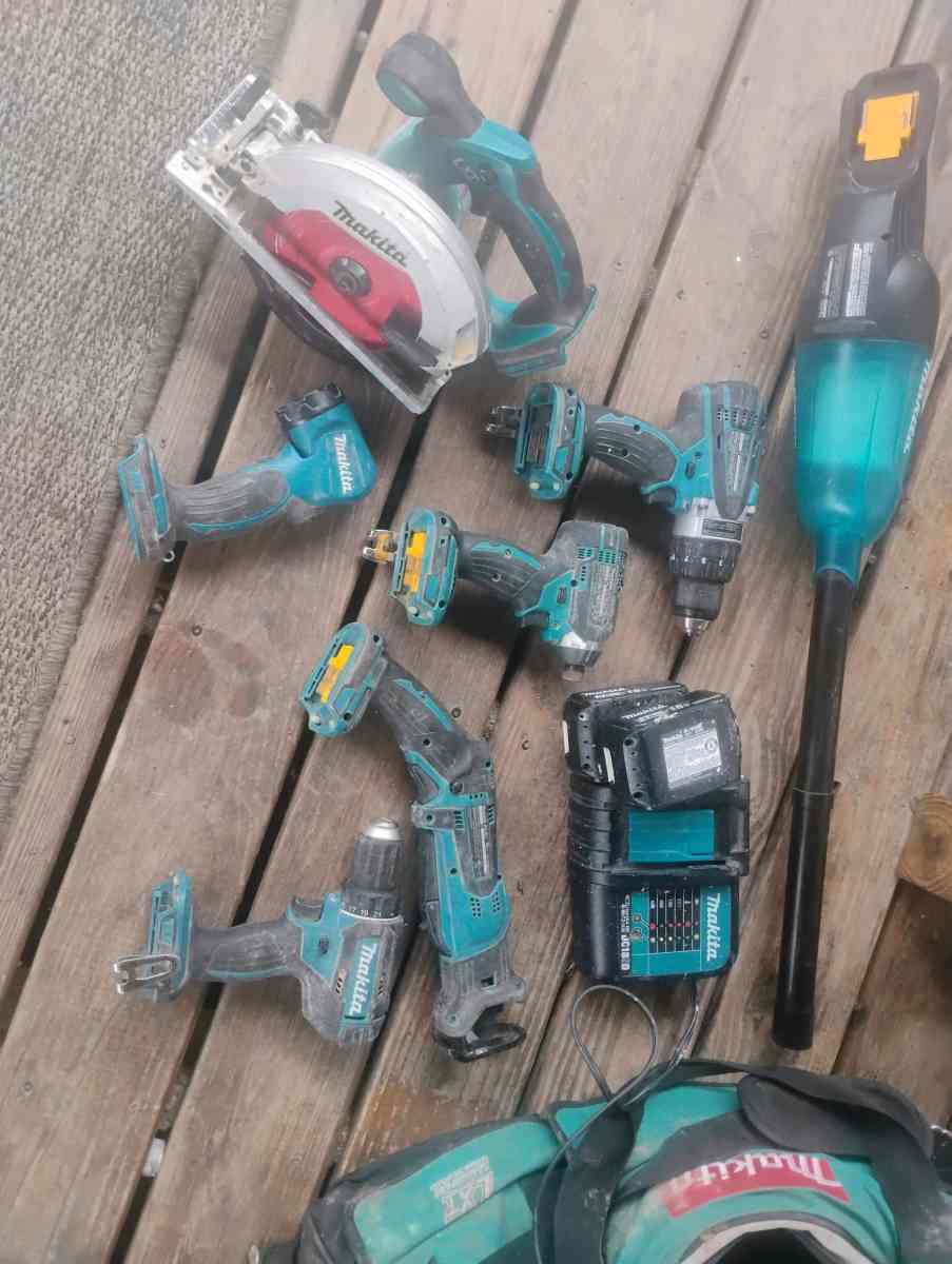 mickitta tools set with bag on wheels