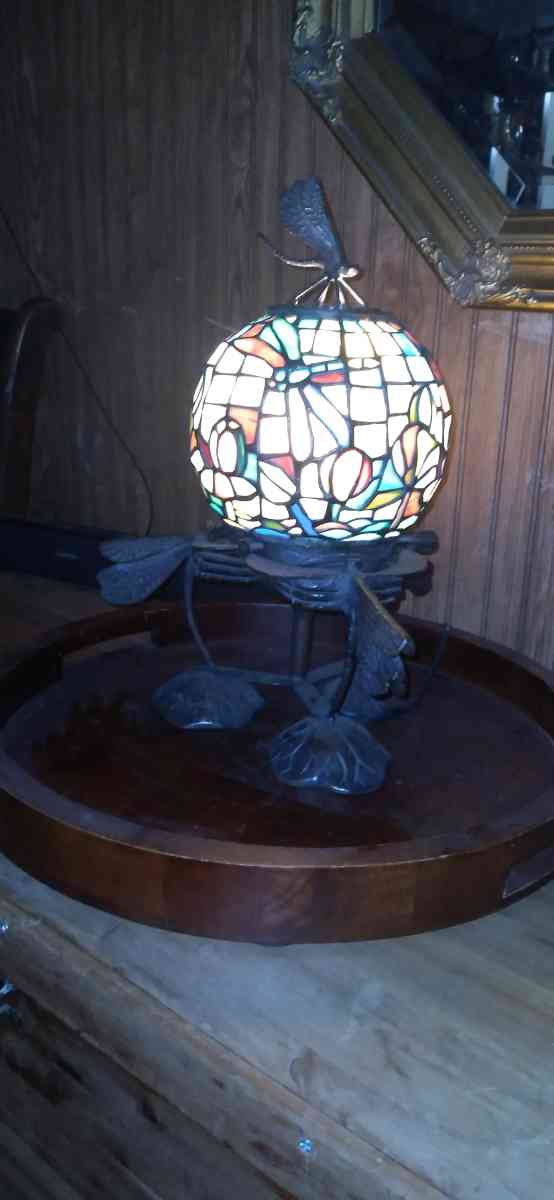 Tiffany dragonfly lamp