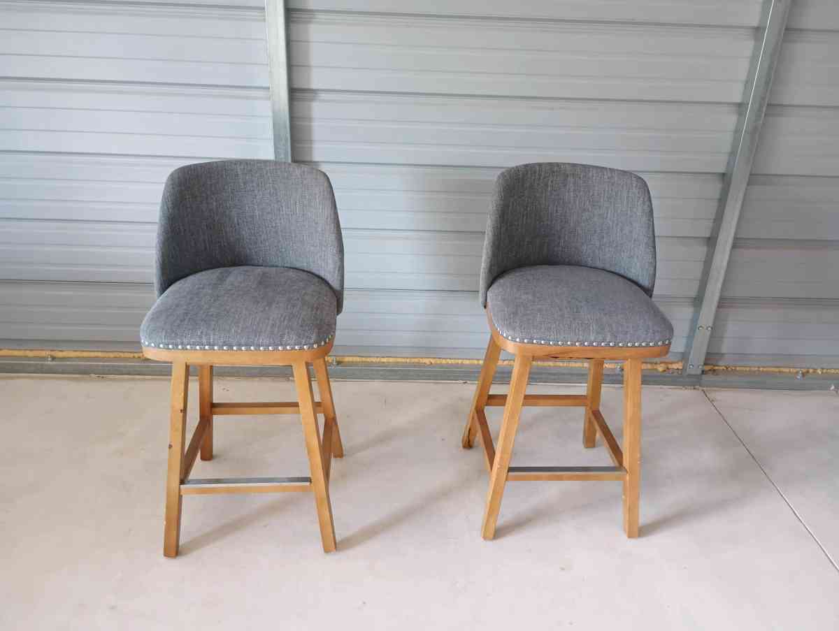 Julia Set of 2 Transitional Upholstered Counter Stools  Free