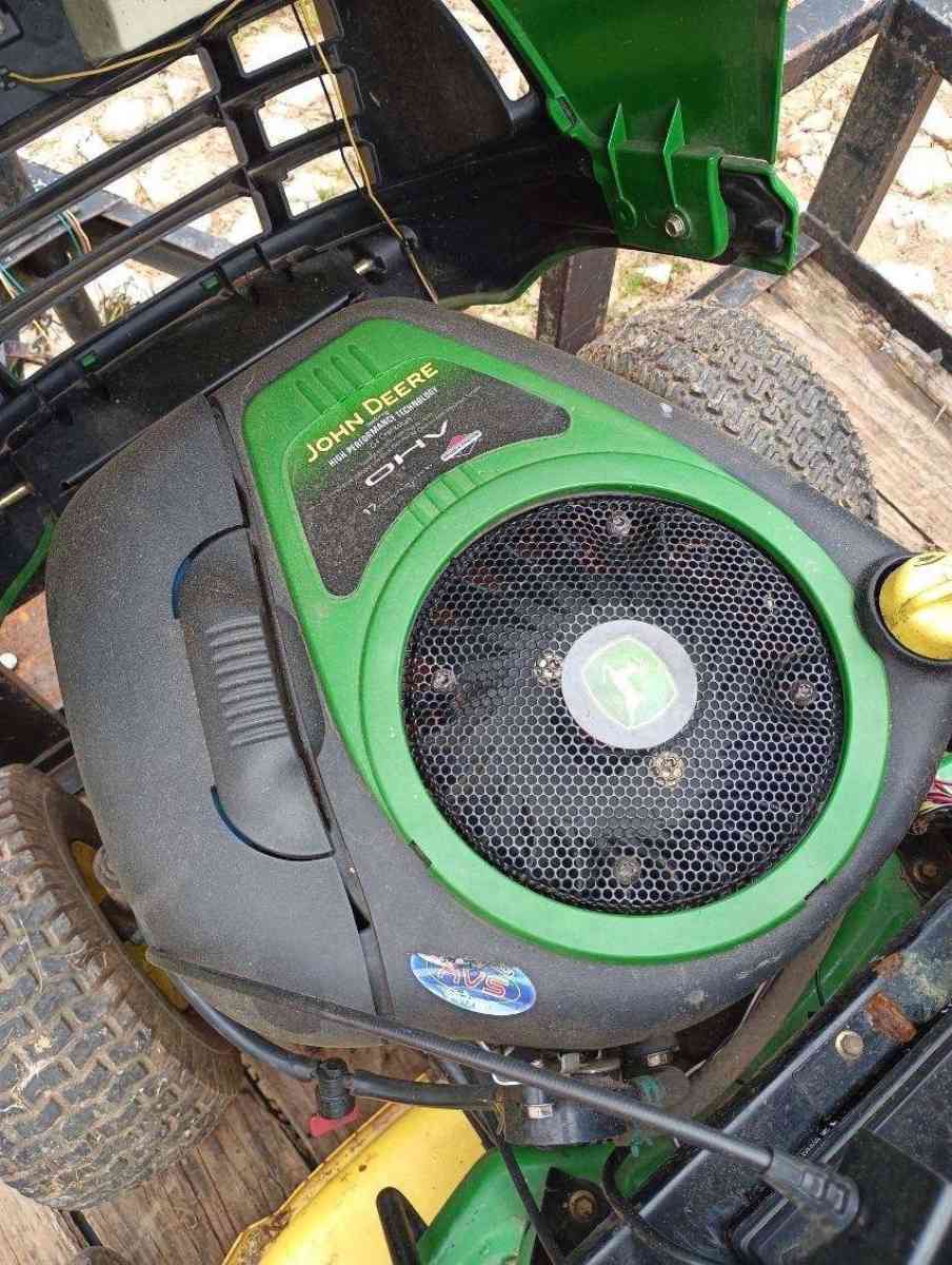 John Deere lawn tractor