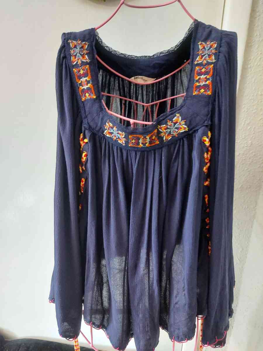 Rocks  Indigo Embroidered Boho Top Size M