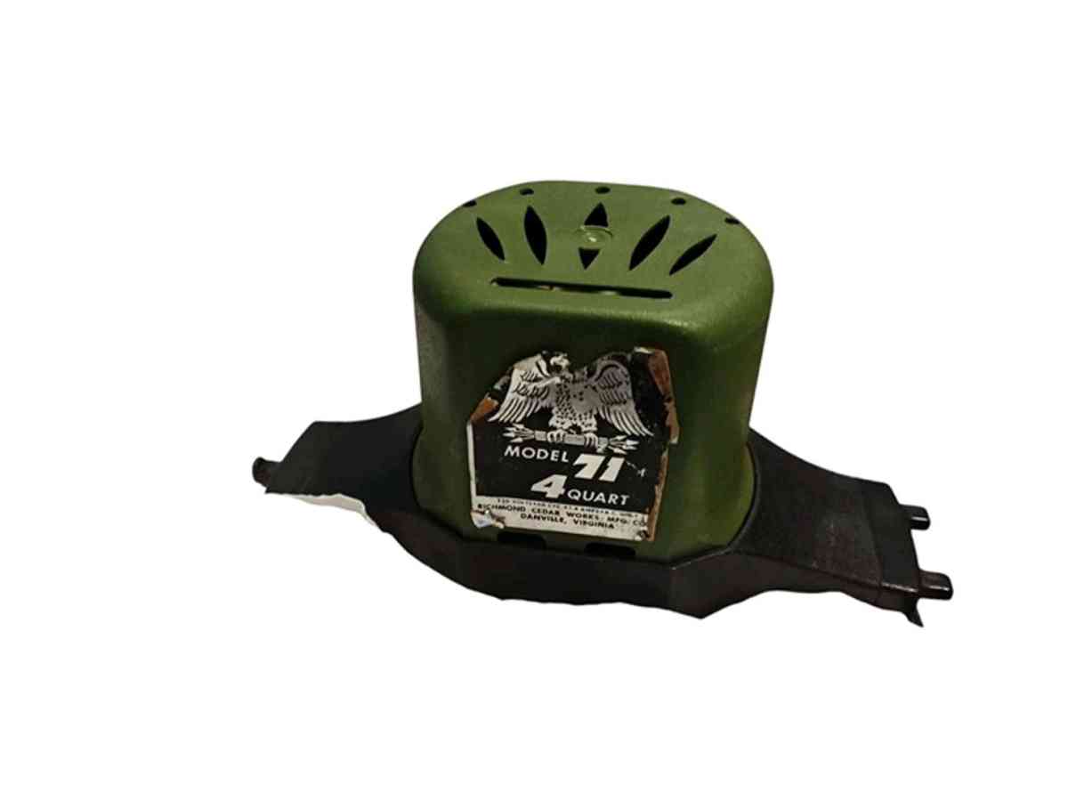 Sterling 5 Quart Ice Cream Freezer With Motor  Accessories R