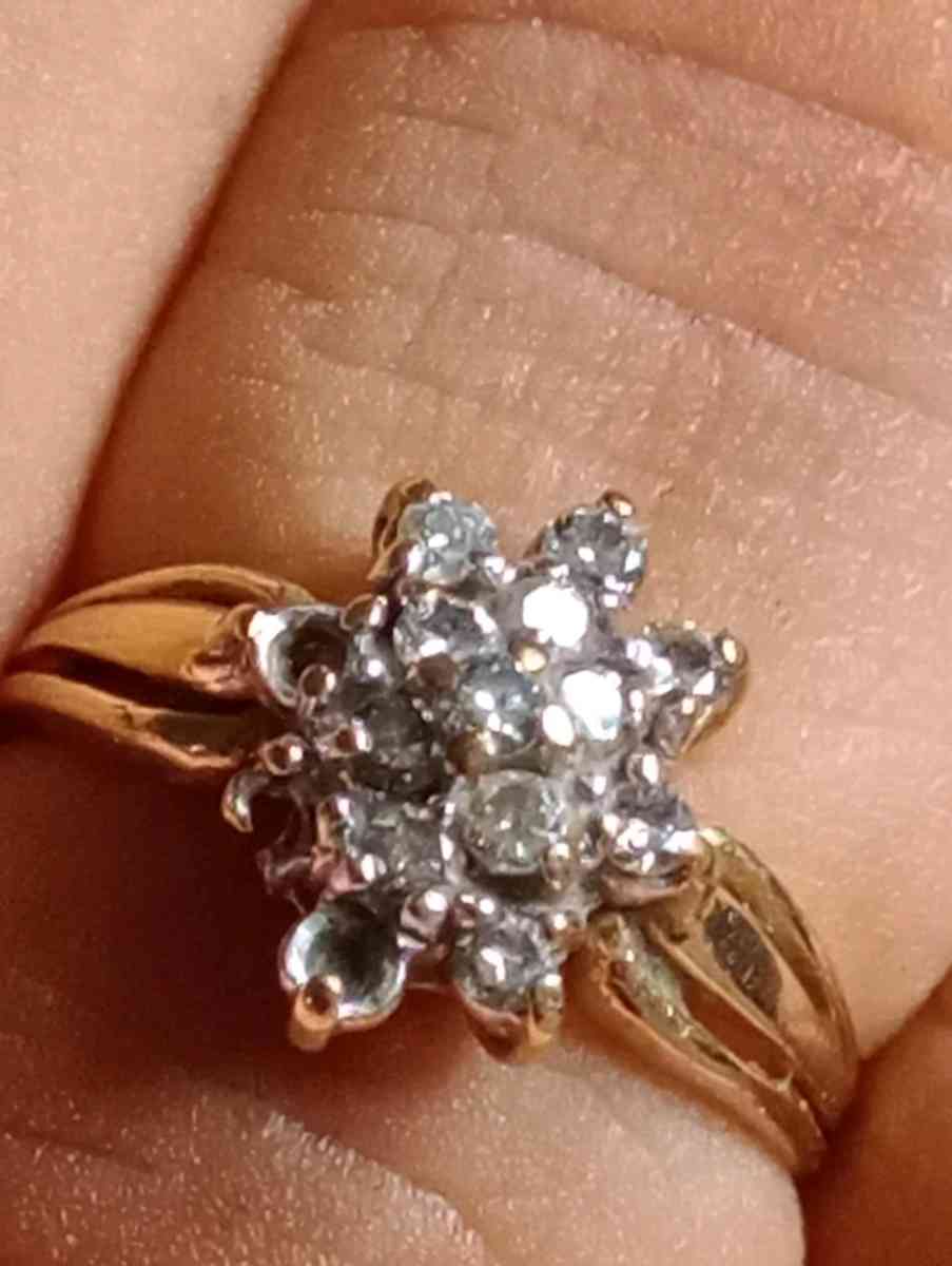 Vintage 10k Yellow Gold cluster Diamond Ring