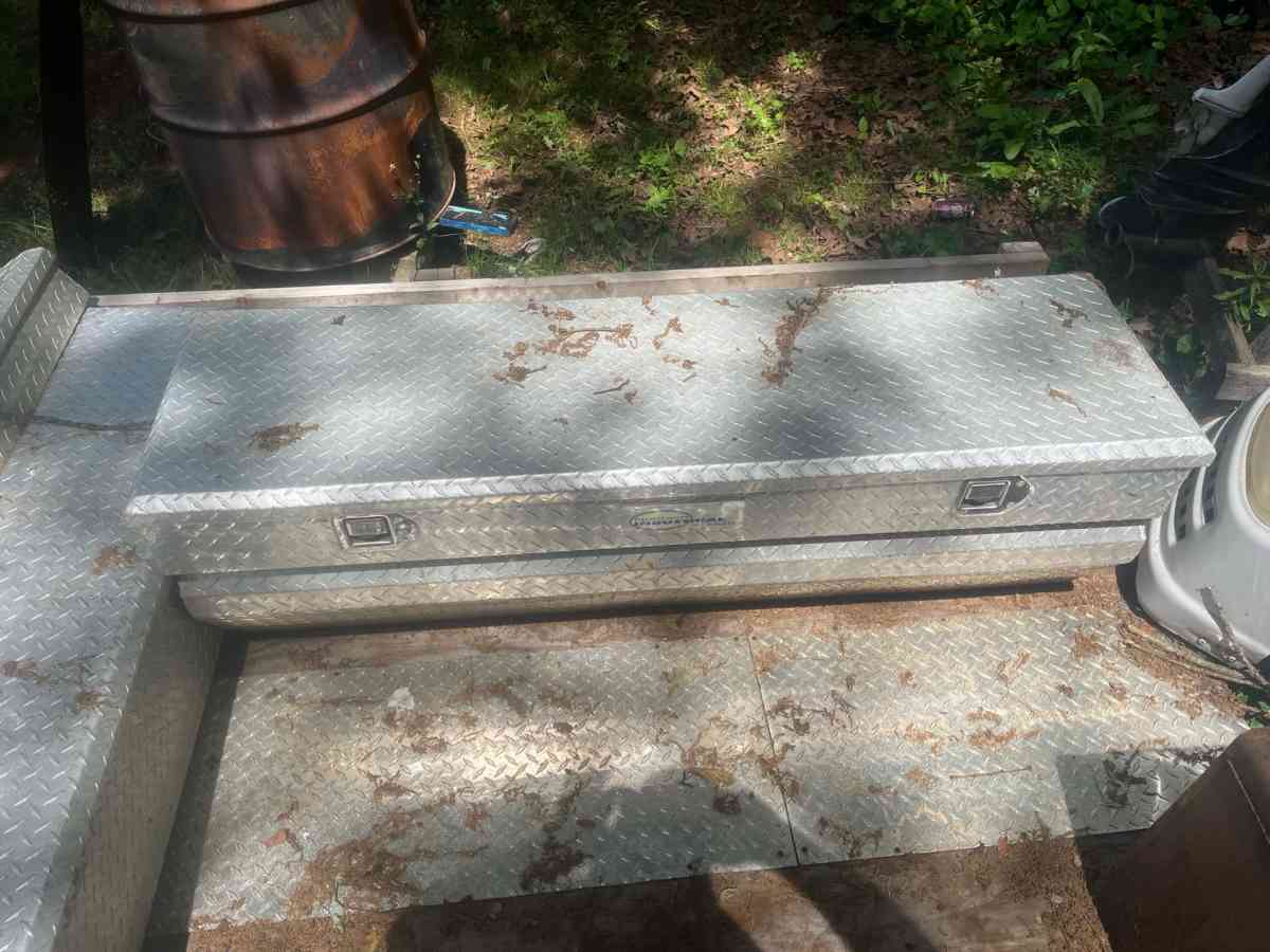 diamond plate tool boxes