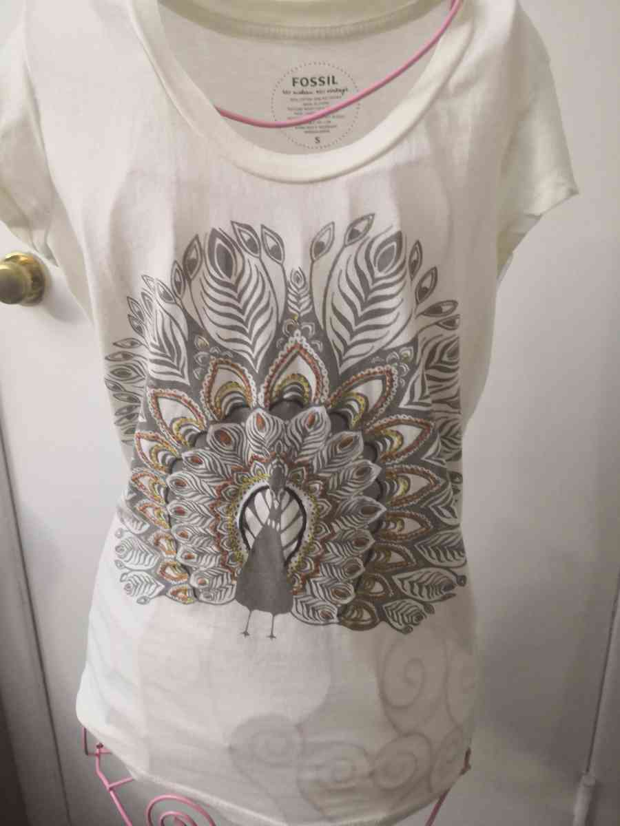 Fossil Embroidered Peacock Vintage Style Tee Size S