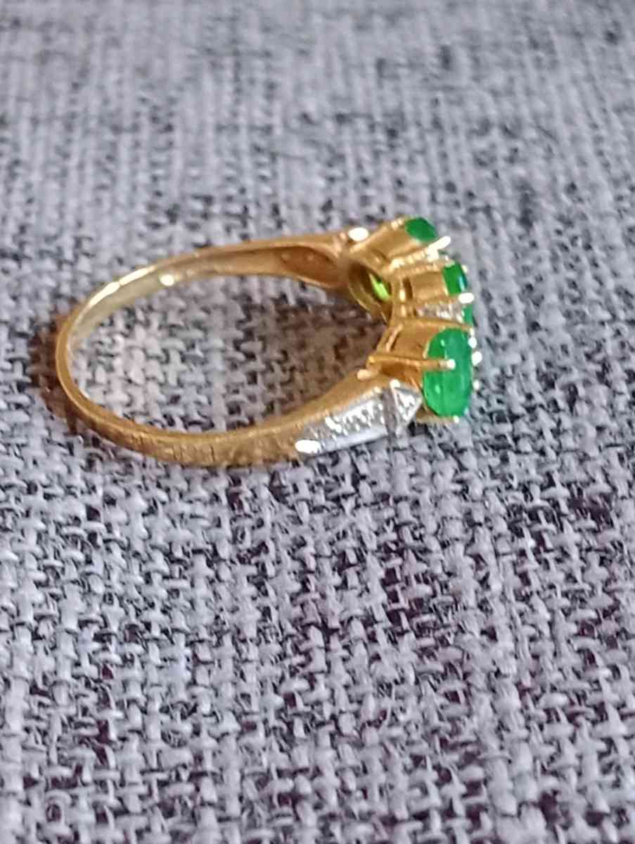 14K Yellow Gold Emerald stone engagement ring size 7