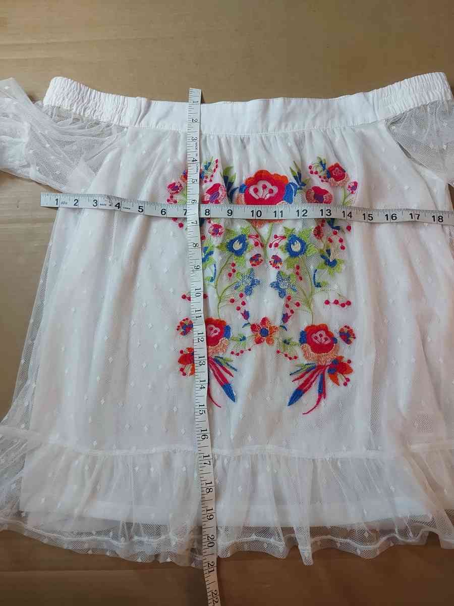 Umgee Floral Embroidered Peasant Top