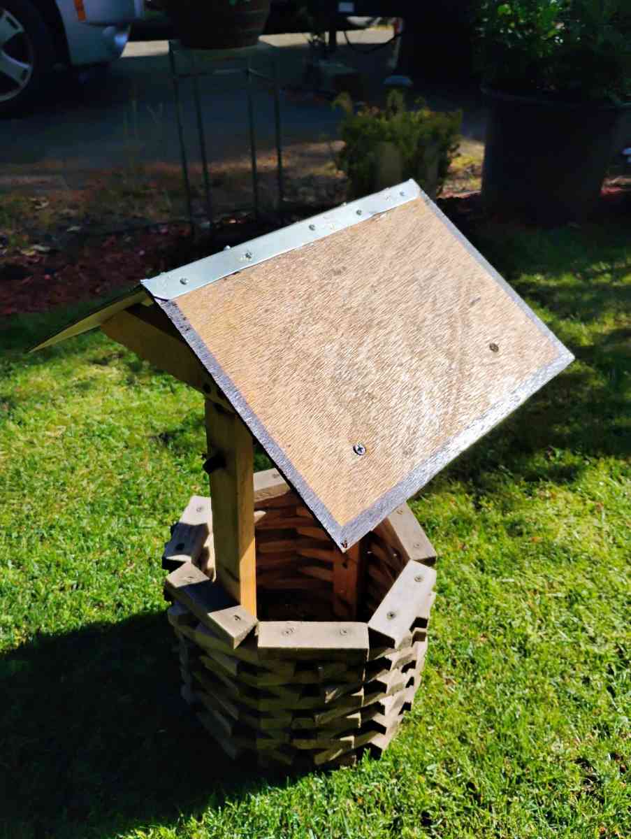 wishing well flower pot yard deco hand crafted