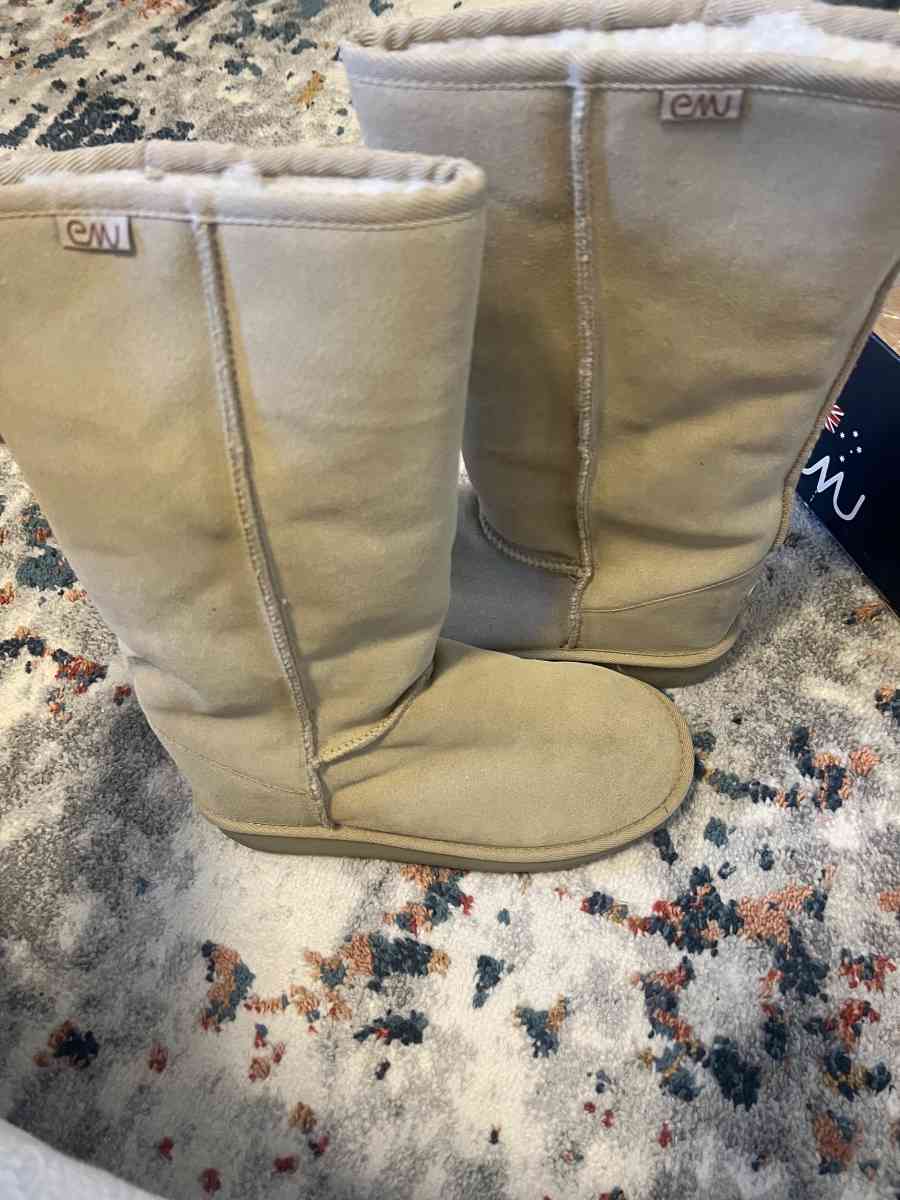 EMU boots