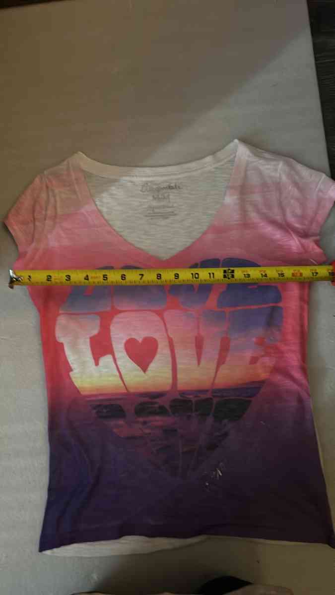 Aeropostale Love Heart Graphic Tshirt Size M