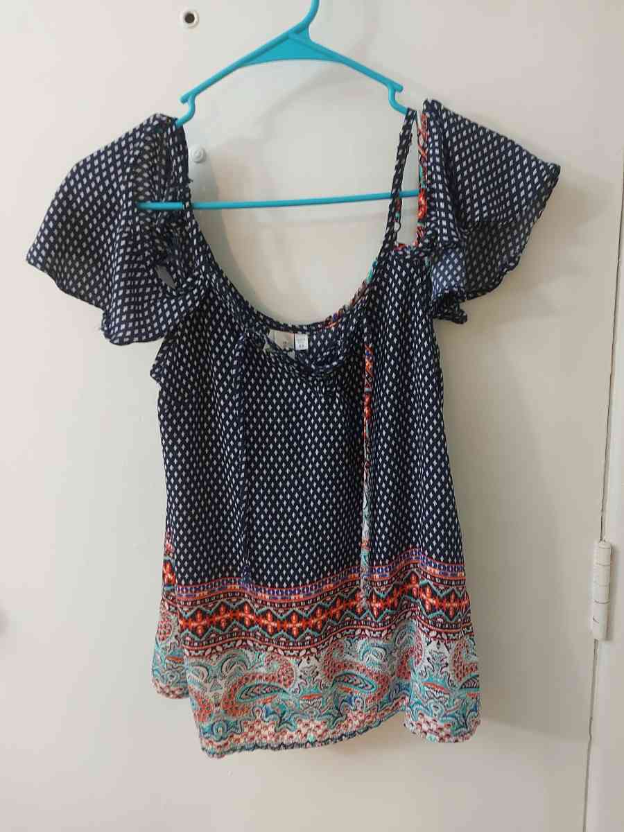 Society Girl Cold Shoulder Front Tie Top Size XS Paisley Pri