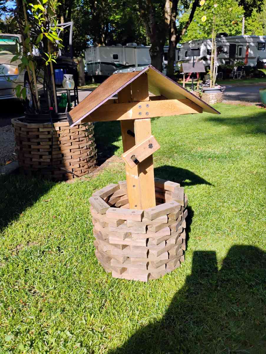 wishing well flower pot yard deco hand crafted