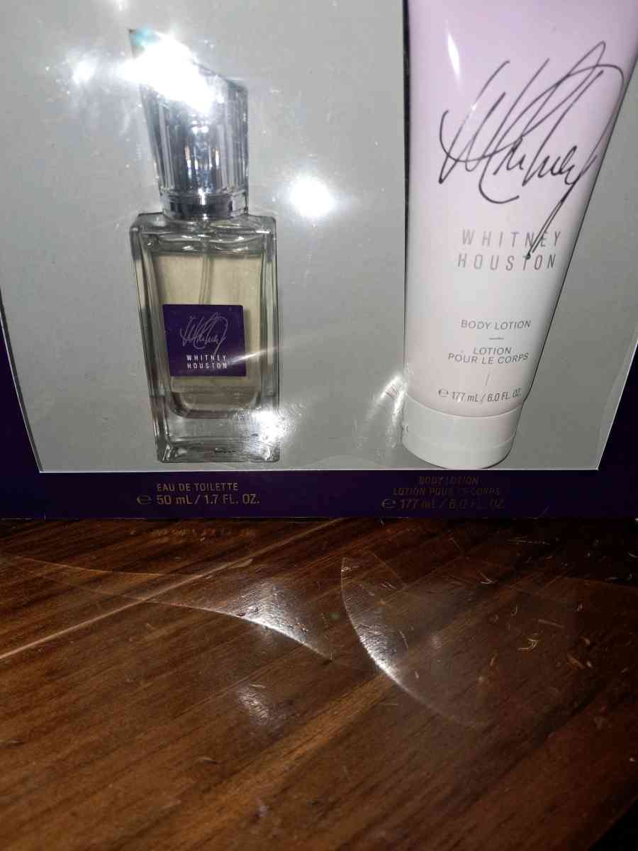 Whitney Houston gift swt nwt