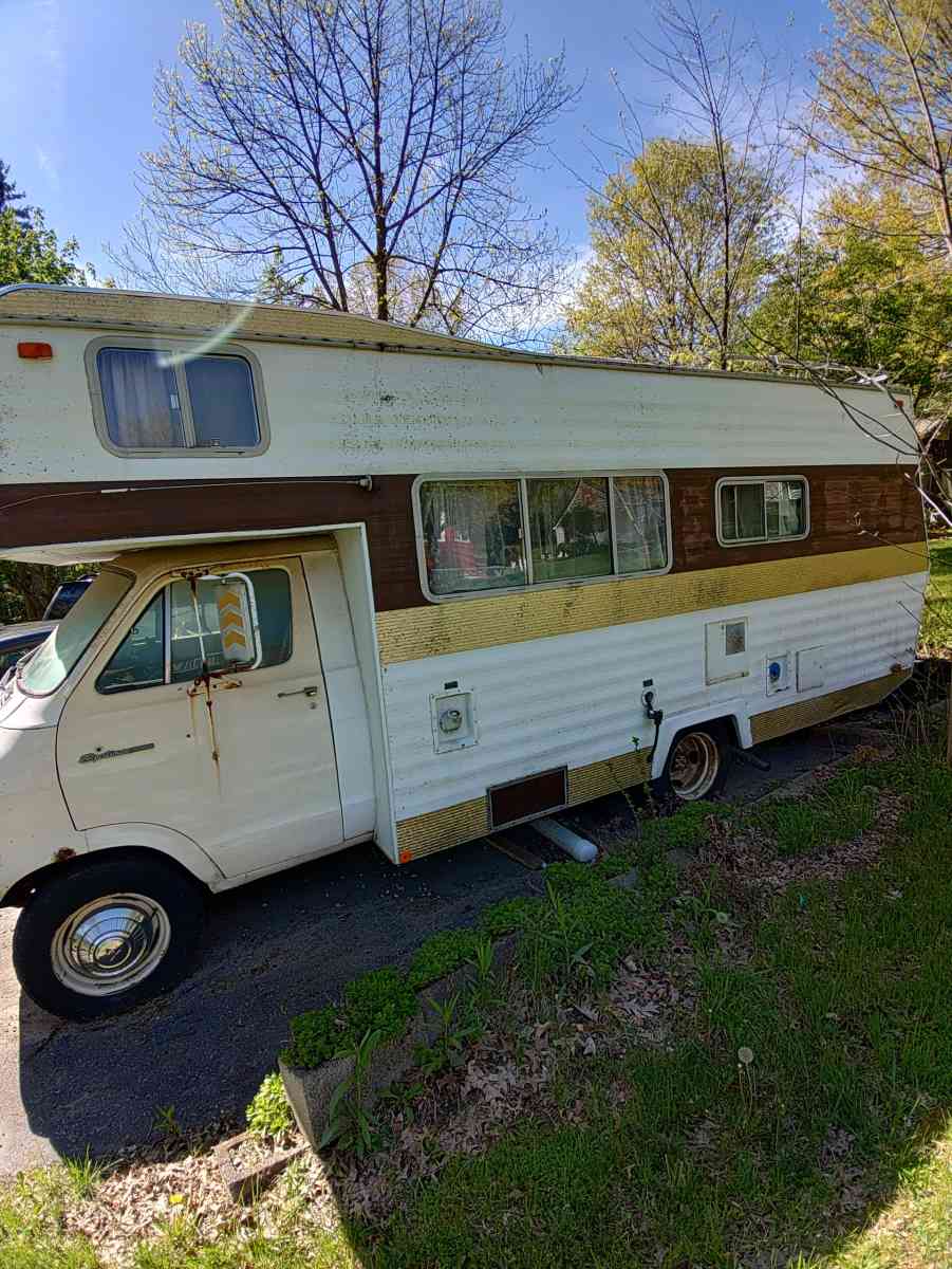 1976 Dodge RV    MUST GO